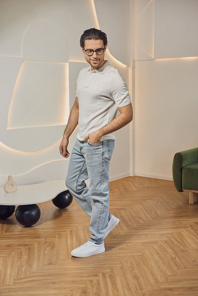 Джинсы с кедами